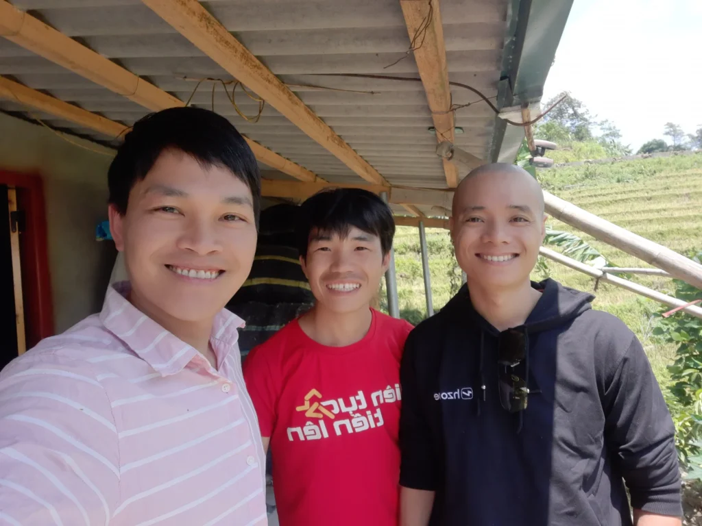 Hoang Hxn – Giang A Sinh and Ngo Van Cong at Sinh’s home.