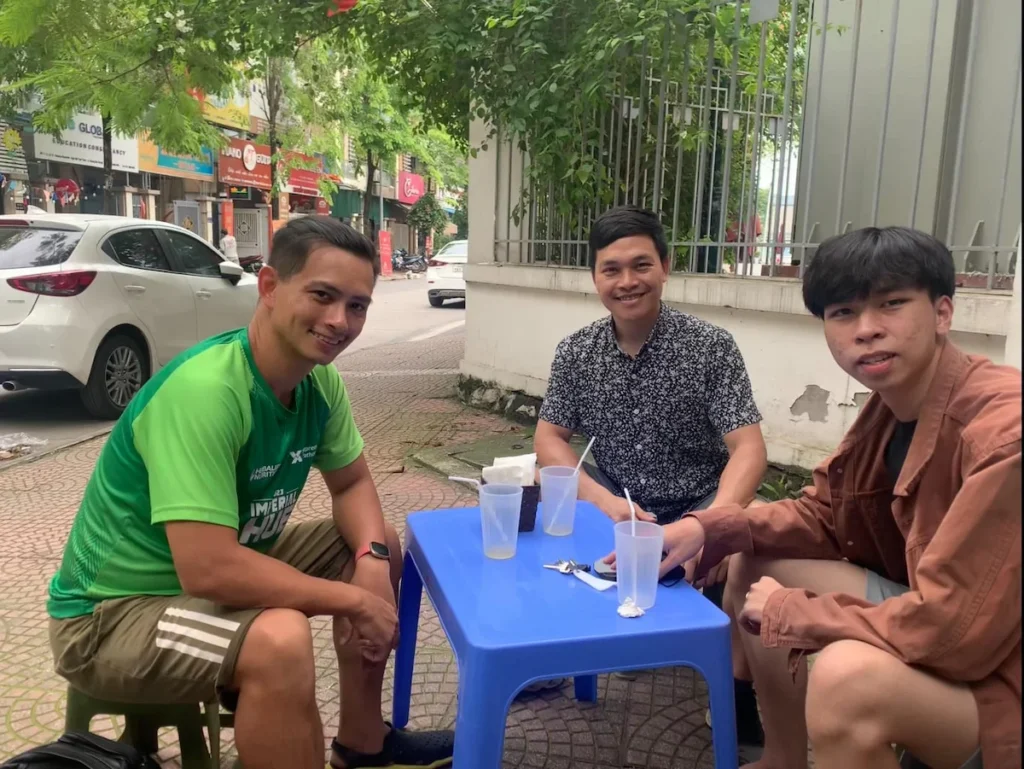 Hoang Hxn – Tu Michael and Dao Manh Khoi meet up in Hanoi